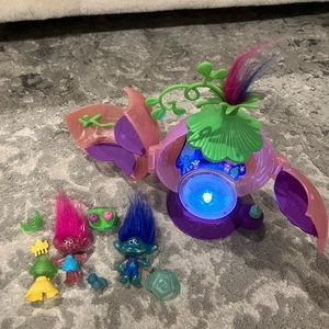 TROLLS Poppy’s coronation pod toy